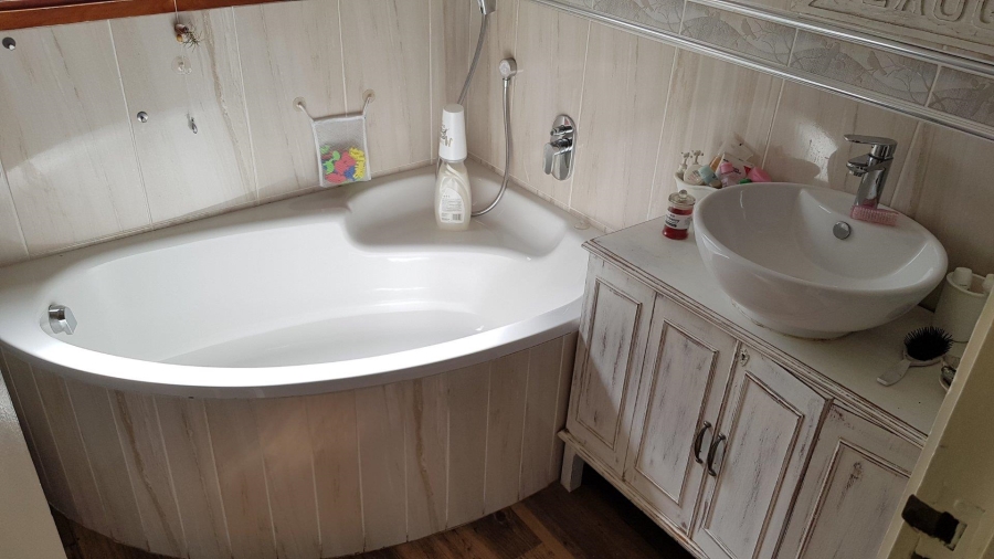 4 Bedroom Property for Sale in Jeffreys Bay Central Eastern Cape